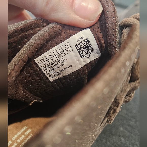 TOMS Kala Gunmetal Star Suede Oxford Bootie. Size 8 Like New - Picture 11 of 15